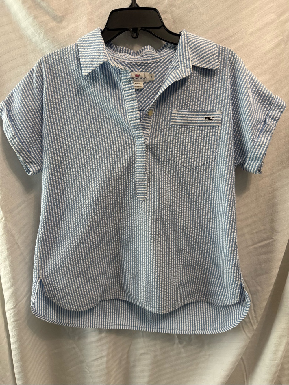Vineyard Vines short-Sleeve Seersucker Polo Shirt in Light Blue & White -